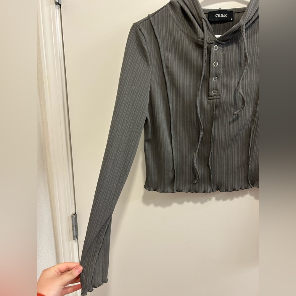πLike New CIDER Ribbed Cropped Long Sleeve - Picture 7 of 9